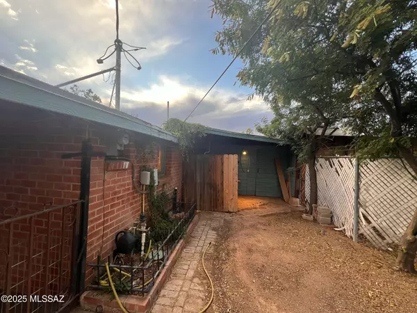 Tucson, AZ 85716,2555 E Fort Lowell Road