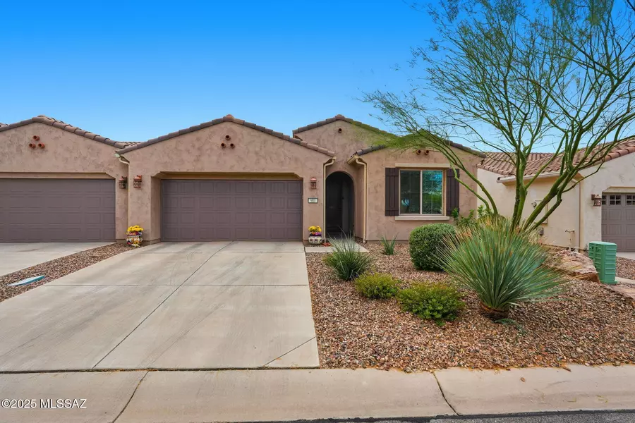 981 N Broken Hills Drive, Green Valley, AZ 85614
