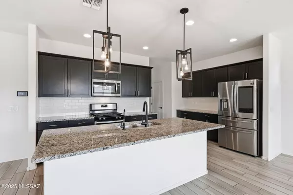 Sahuarita, AZ 85629,675 N Nestled Hummingbird Lane