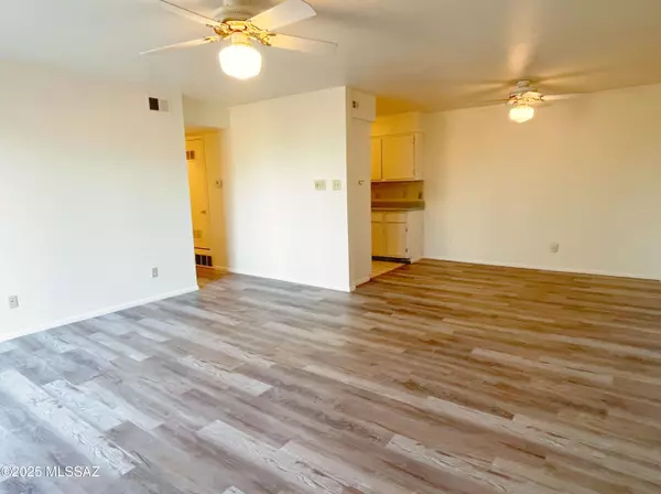 Tucson, AZ 85704,461 W Yucca Court #312