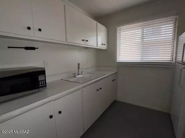 Tucson, AZ 85713,1745 S Jones Boulevard #K208