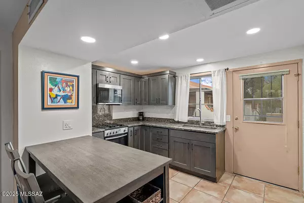 Green Valley, AZ 85614,136 W Camino Alameda #B