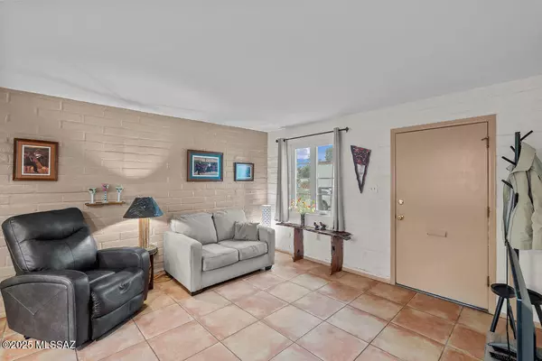 Green Valley, AZ 85614,136 W Camino Alameda #B