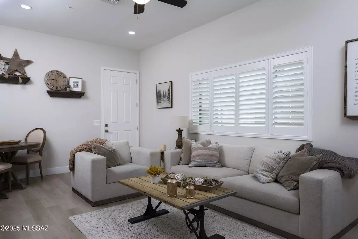 Tucson, AZ 85718,2038 E River Road #200