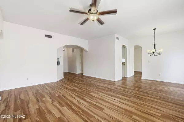 Tucson, AZ 85743,9042 N Sanguine Drive