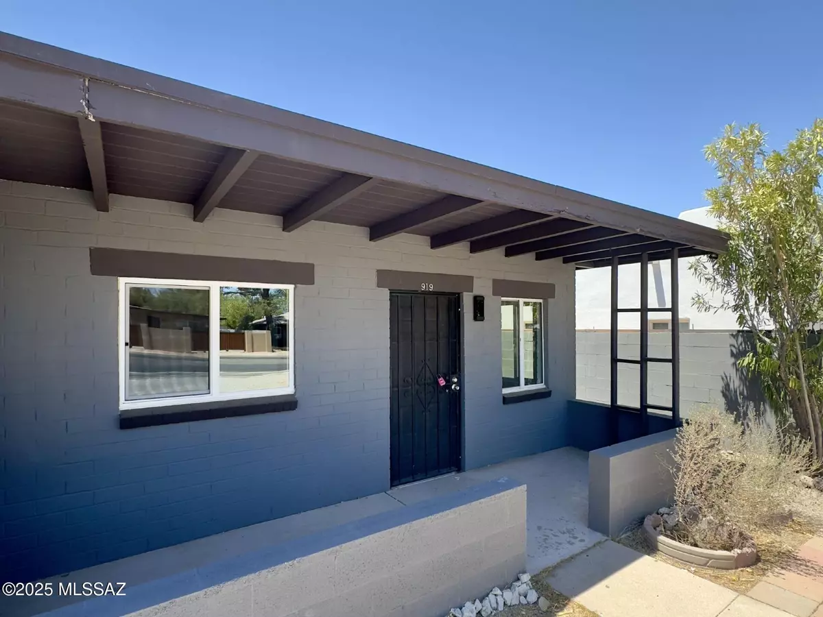 Tucson, AZ 85711,919 N Columbus Boulevard #3