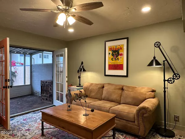 Tucson, AZ 85713,1735 S Jones Boulevard #J14