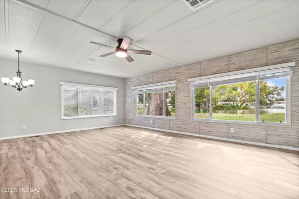 Tucson, AZ 85710,4550 N Flowing Wells  #170