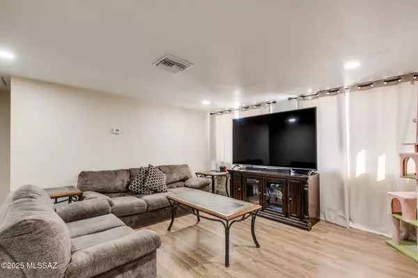 Tucson, AZ 85706,3644 E Helena Stravenue