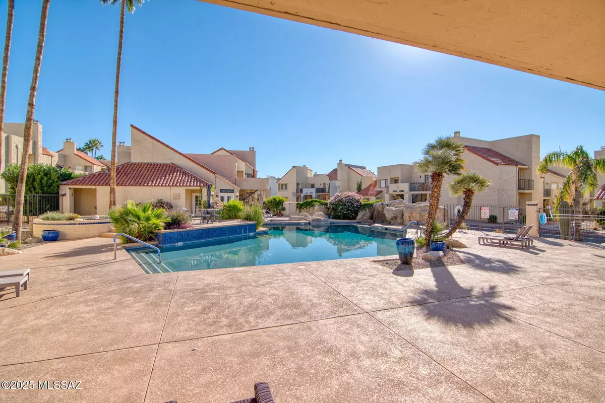 Tucson, AZ 85718,1200 E River Road ## F73