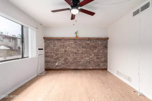 Tucson, AZ 85710,1330 S Avenida Polar  #E-9