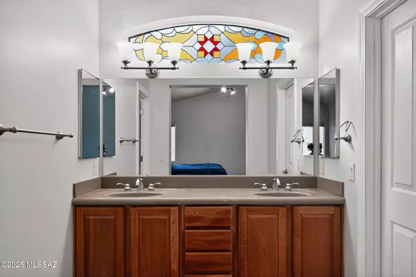 Oro Valley, AZ 85737,286 E Shore Cliff Place