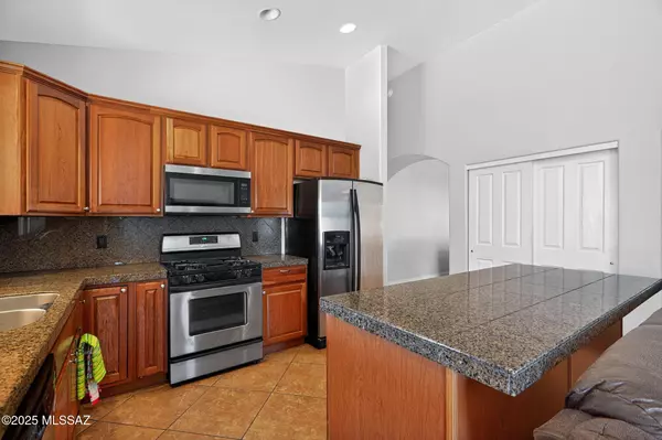 Oro Valley, AZ 85737,286 E Shore Cliff Place