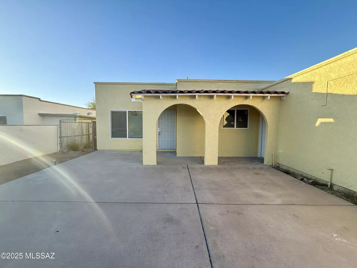 Tucson, AZ 85713,2921 W Saint Tropaz Avenue #1