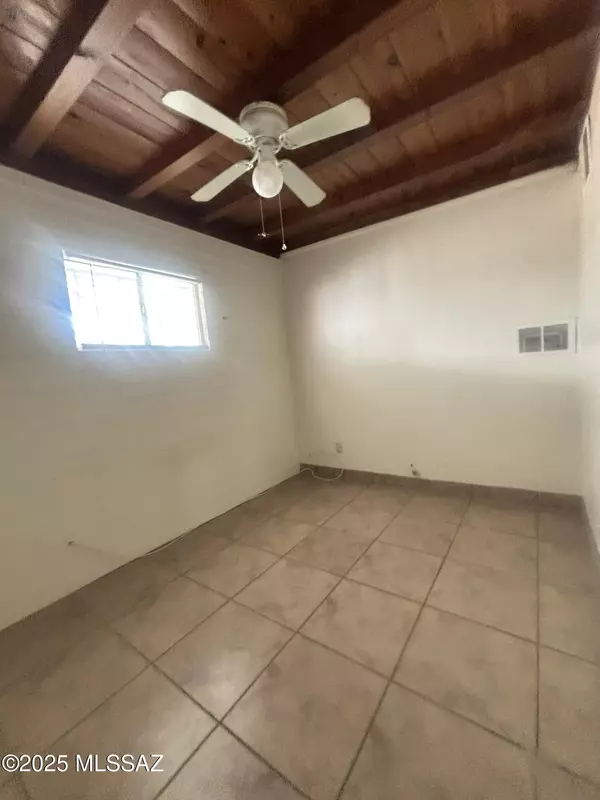 Tucson, AZ 85716,3566 E Kleindale Road #c