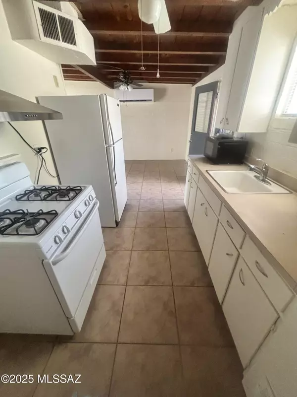 Tucson, AZ 85716,3566 E Kleindale Road #c