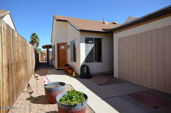 Tucson, AZ 85745,2766 W Daffodil Place