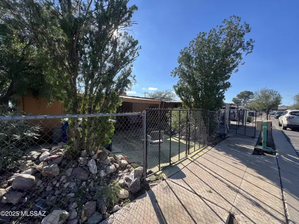 Tucson, AZ 85756,825 W Oahu Lane