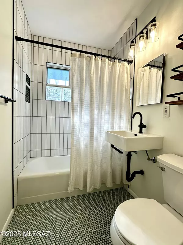 Tucson, AZ 85719,1404 E Spring Street