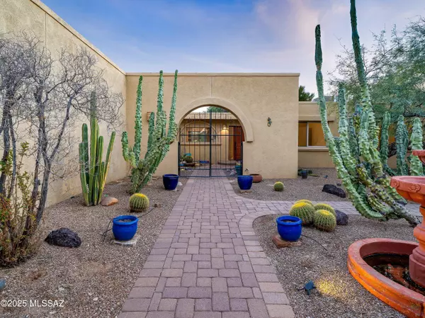 Oro Valley, AZ 85737,565 W Golf View Drive