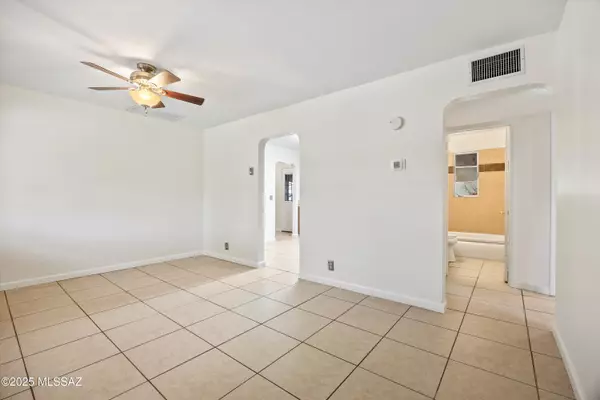 Tucson, AZ 85711,422 N Desert Stravenue