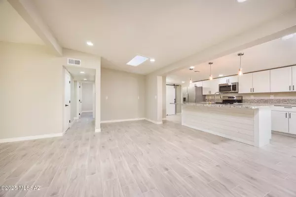 Tucson, AZ 85710,6533 E Calle Bellatrix