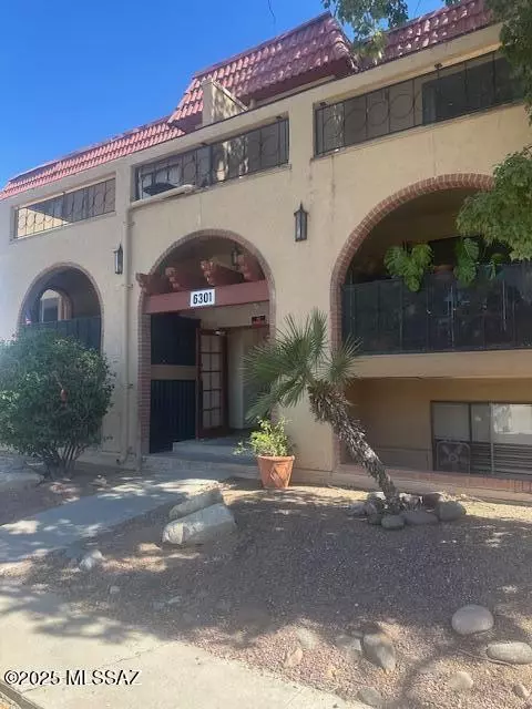 6301 N Barcelona Court #1001, Tucson, AZ 85704