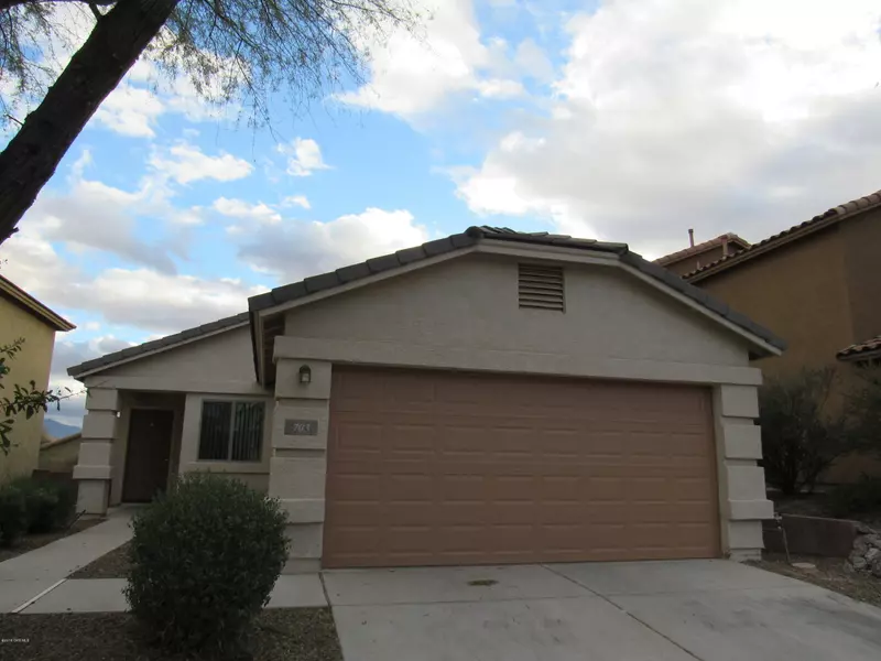 703 W Desert Blossom, Green Valley, AZ 85614