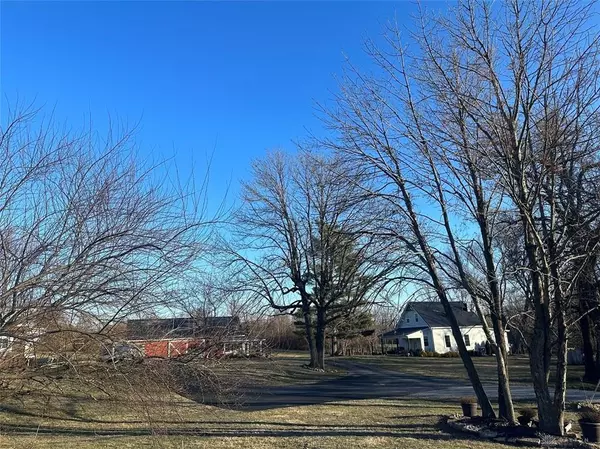 6275 Roundhead Road, New Vienna, OH 45159