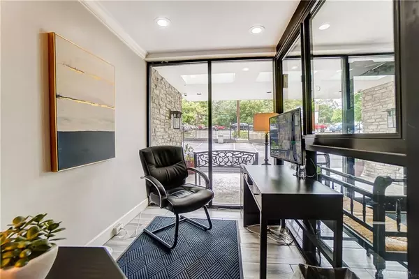 Cincinnati, OH 45206,1815 William Howard Taft Road #703