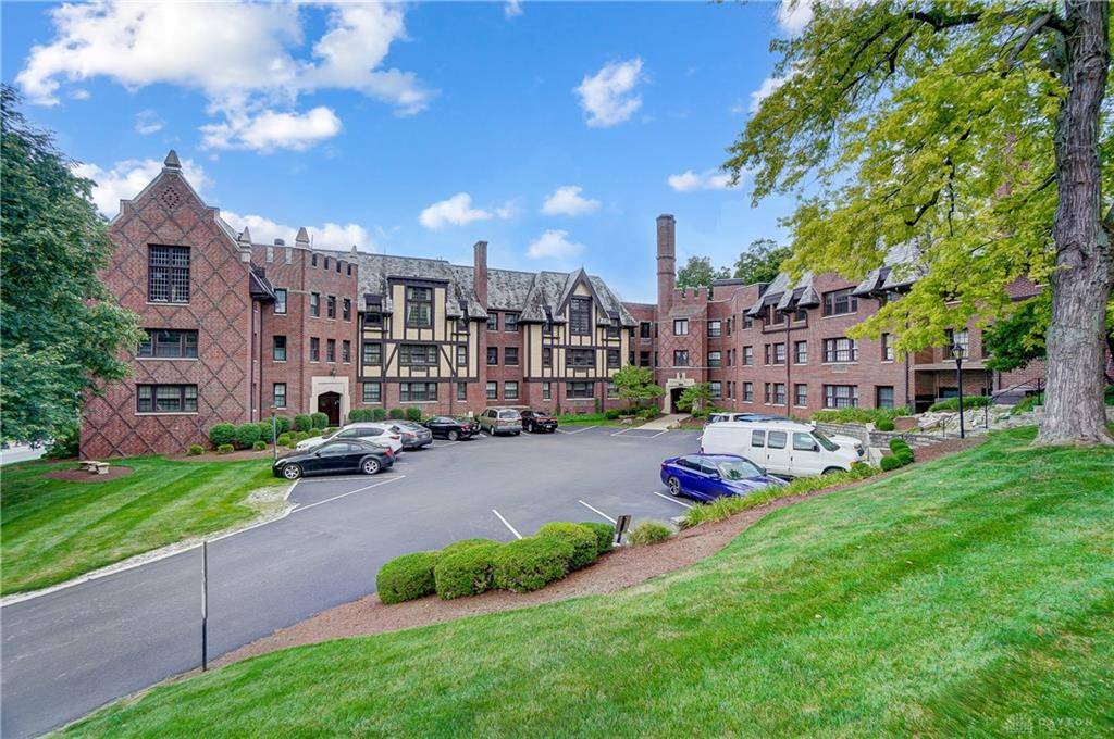 1211 Far Hills Avenue #305, Oakwood, OH 45419
