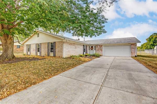 1045 Kentshire Drive,  Centerville,  OH 45459