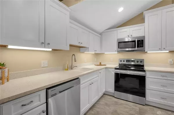 1055 E Choctaw Drive, London, OH 43140