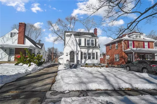 327 Claranna Avenue, Oakwood, OH 45419