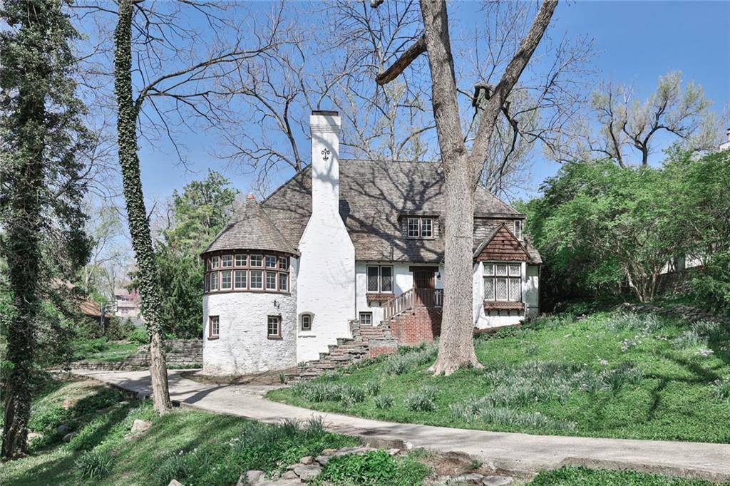 1515 Woodstock Drive, Oakwood, OH 45419