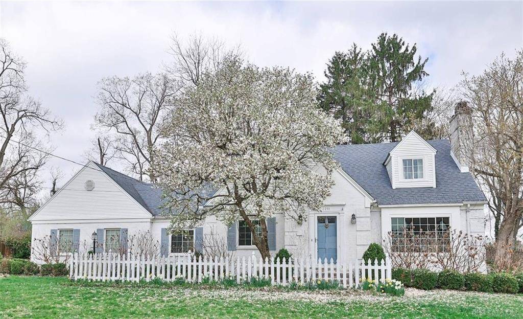 2211 Coolidge Drive, Oakwood, OH 45419