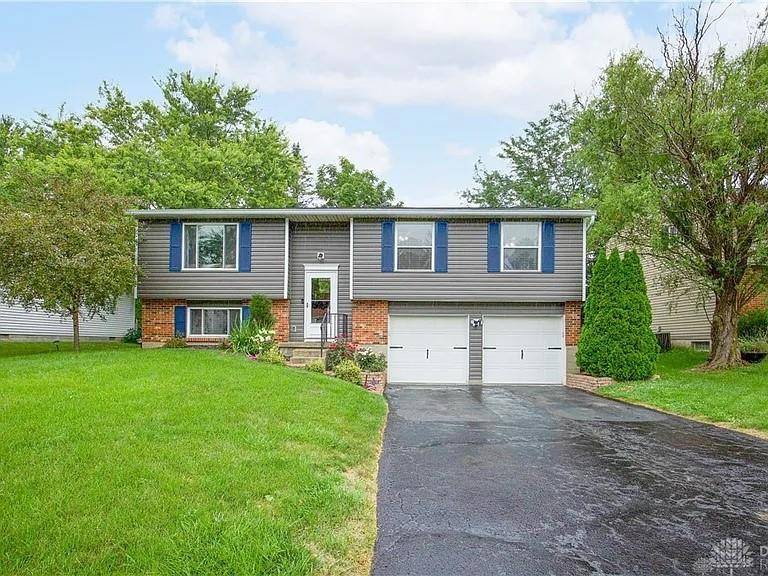 826 W Martindale Road, Englewood, OH 45322