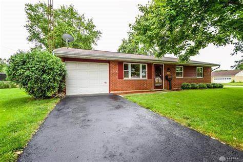 1006 Mayfield Drive, Troy, OH 45373
