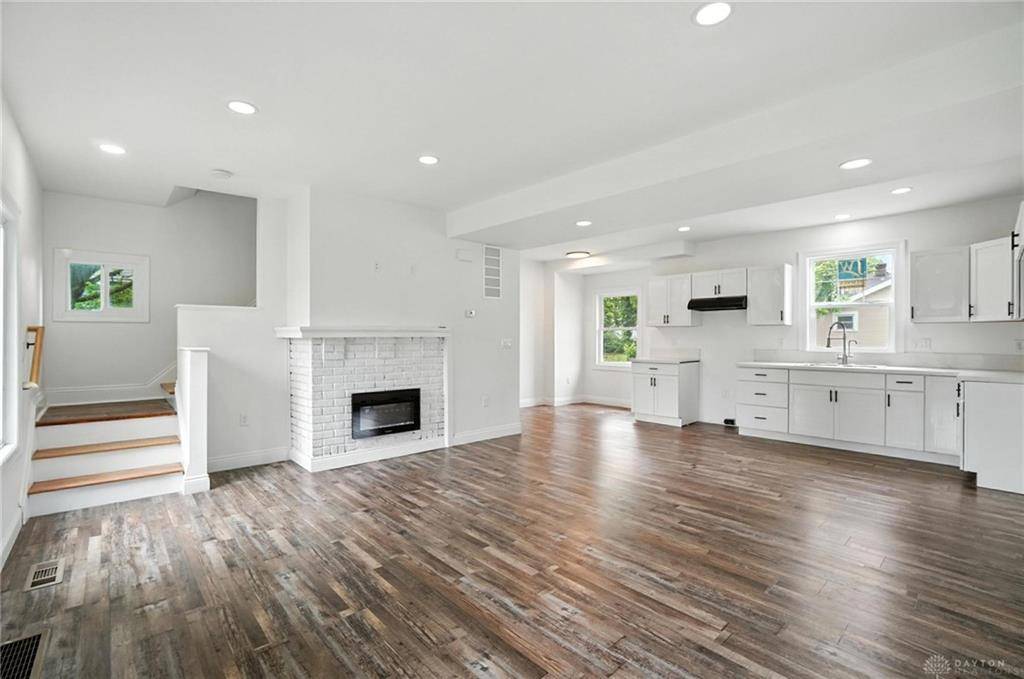 Dayton, OH 45402,1524 Superior Avenue