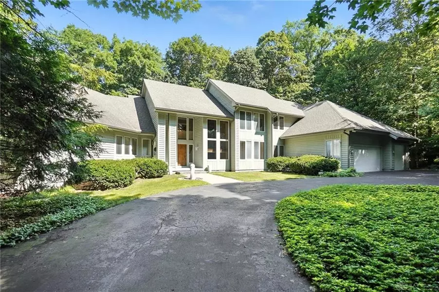 1359 Soaring Heights Drive, Sugarcreek Township, OH 45440