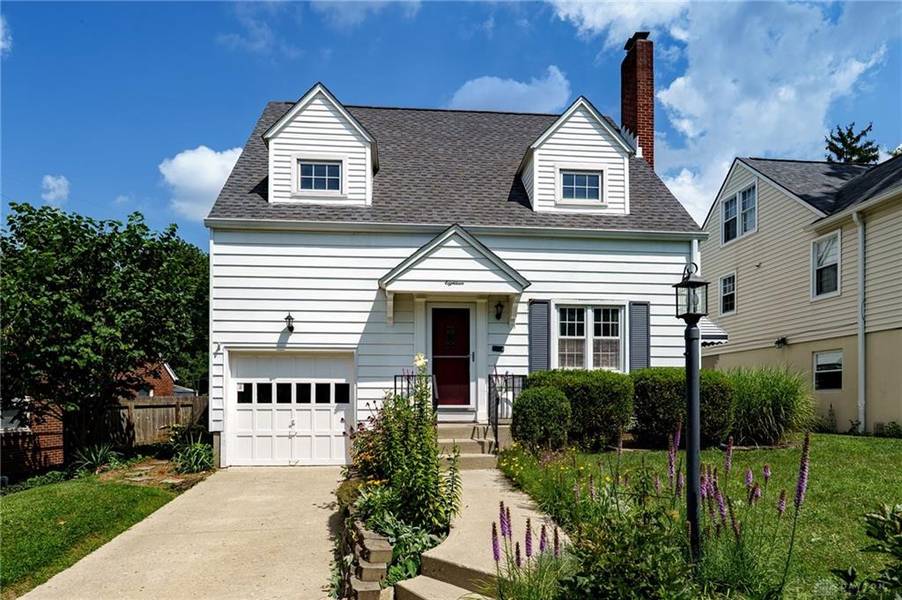 18 Acacia Drive, Oakwood, OH 45409
