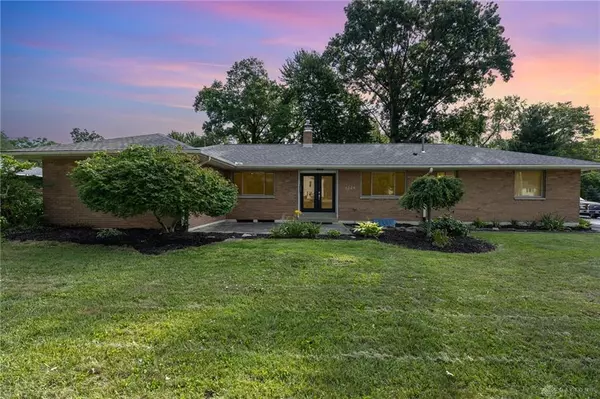 4824 Far Hills Avenue, Dayton, OH 45429
