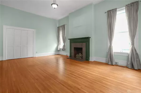 London, OH 43140,156 N Main Street