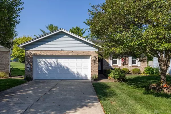 806 Spring Lake Circle, Enon Vlg, OH 45323