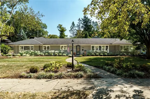 334 E Schantz Avenue, Oakwood, OH 45409