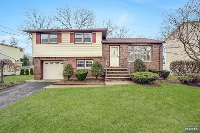 122 Bell AVE, Saddle Brook, NJ 07663