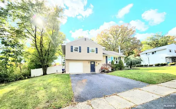 Roxbury Township, NJ 07876,14 Beechwood DR