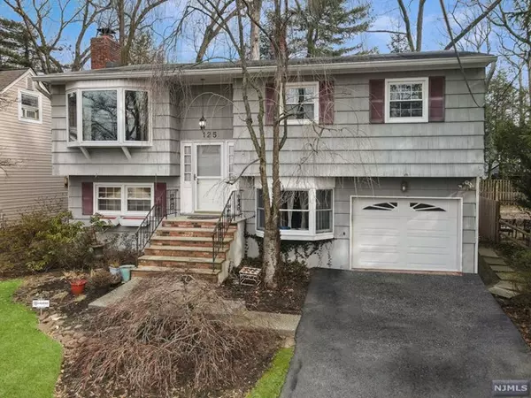 125 Algonquin TRL, Wayne, NJ 07470