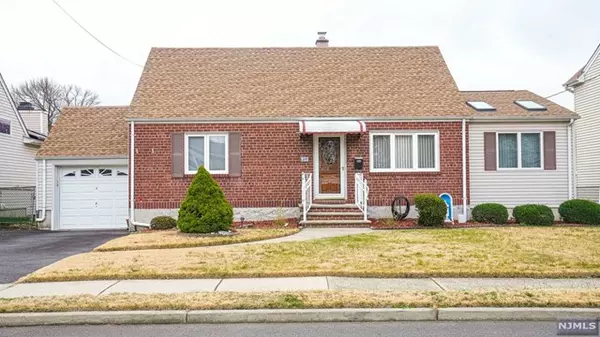 30 Oxford AVE,  Saddle Brook,  NJ 07663