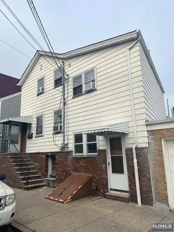 108 Mcwhorter ST, Newark, NJ 07105